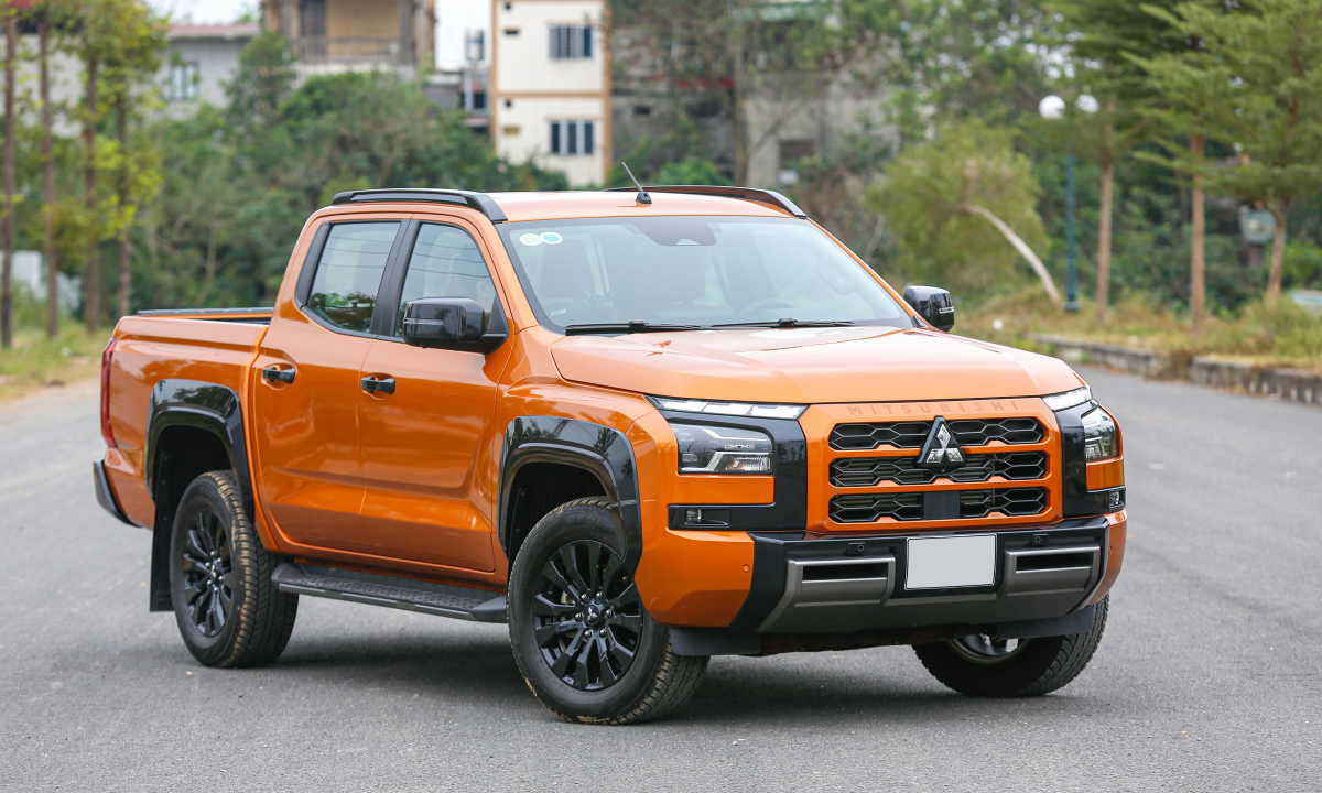 Doanh số xe bán tải tại Việt Nam tháng 11 - Triton tăng, Hilux giảm