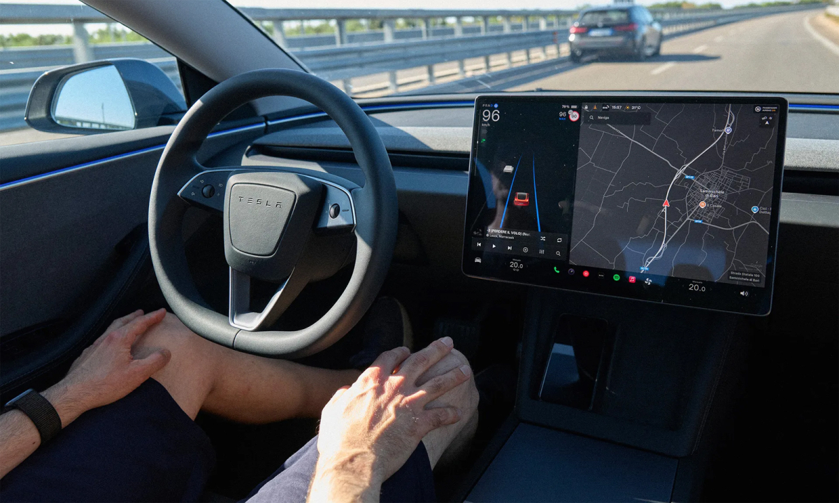 Tesla phải dừng bán và sản xuất xe vì quảng cáo sai sự thật