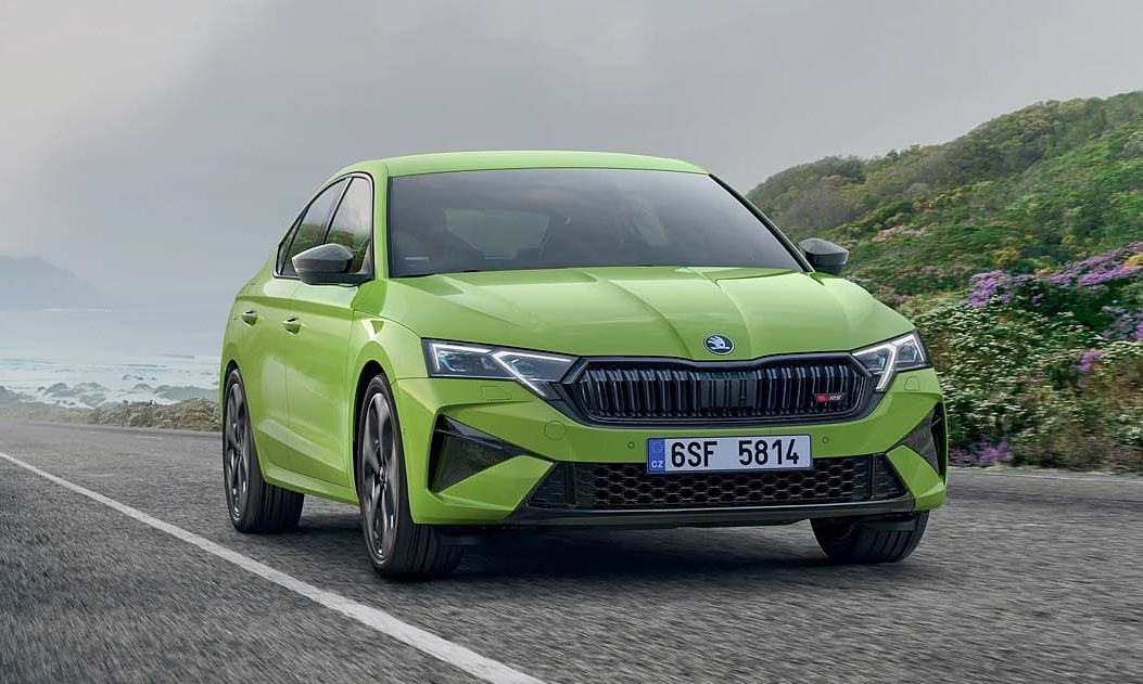 Sedan hiệu suất cao Skoda Octavia RS giá 1,608 tỷ đồng