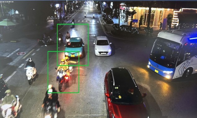 CSGT Hà Nội kịp thời mở đường, đưa sản phụ đau ruột thừa đi cấp cứu trong giờ cao điểm