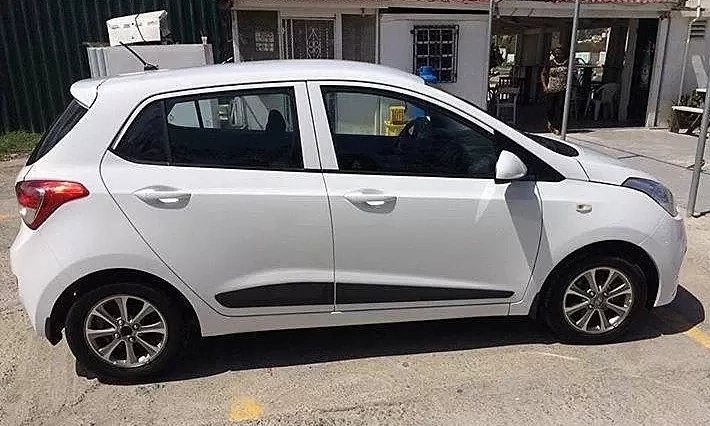 Hyundai i10 2016 giá 215 triệu nên bán?