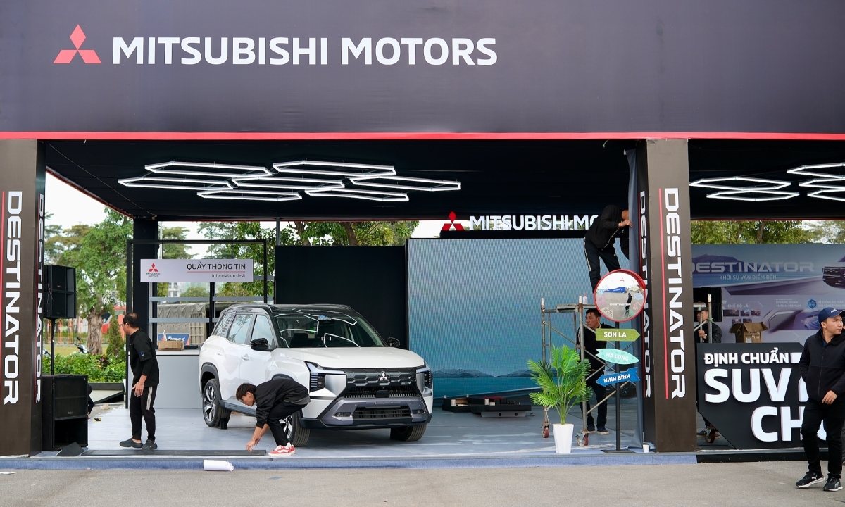 Các gian hàng triển lãm tất bật trước thềm Vietnam Mobility Show 2025