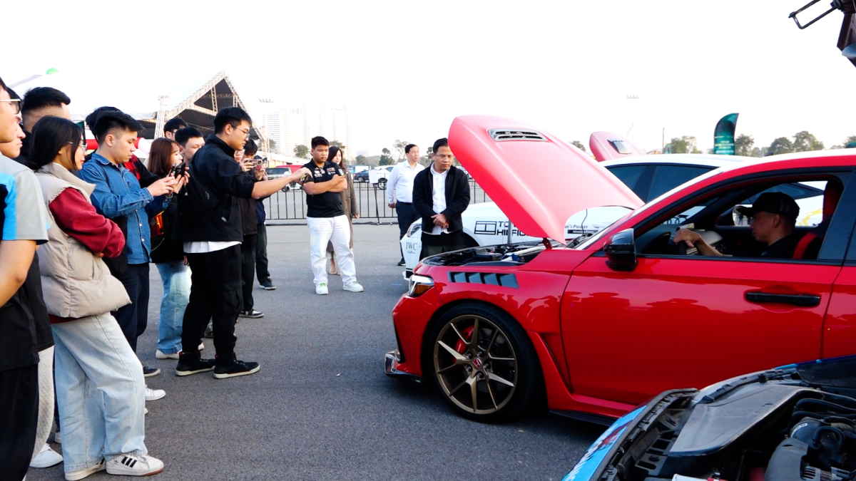 Dàn ôtô thể thao quy tụ tại Vietnam Mobility Show 2025