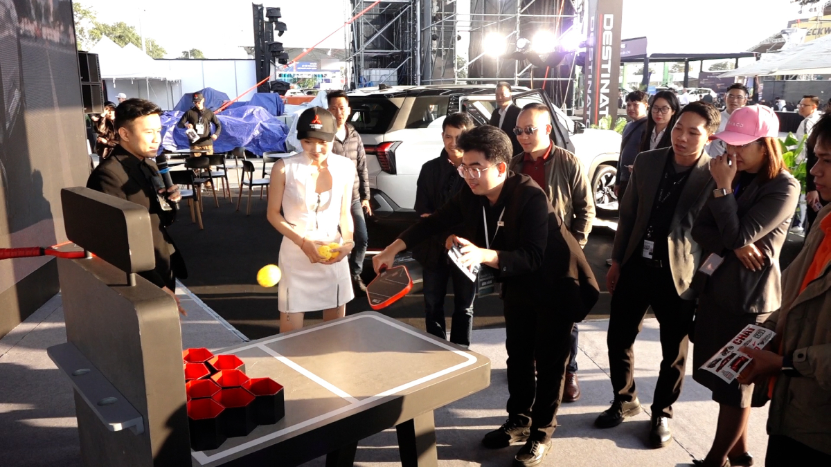 Đánh pickleball, trải nghiệm Mitsubishi Destinator tại Vietnam Mobility Show 2025