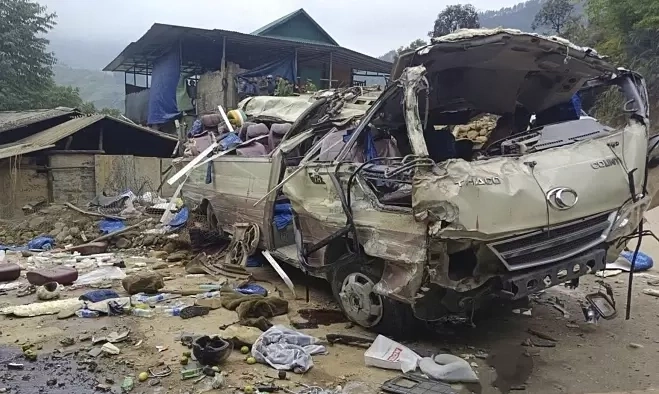 '10 vấn đề nên rà soát sau tai nạn xe khách mất phanh ở Lào Cai'