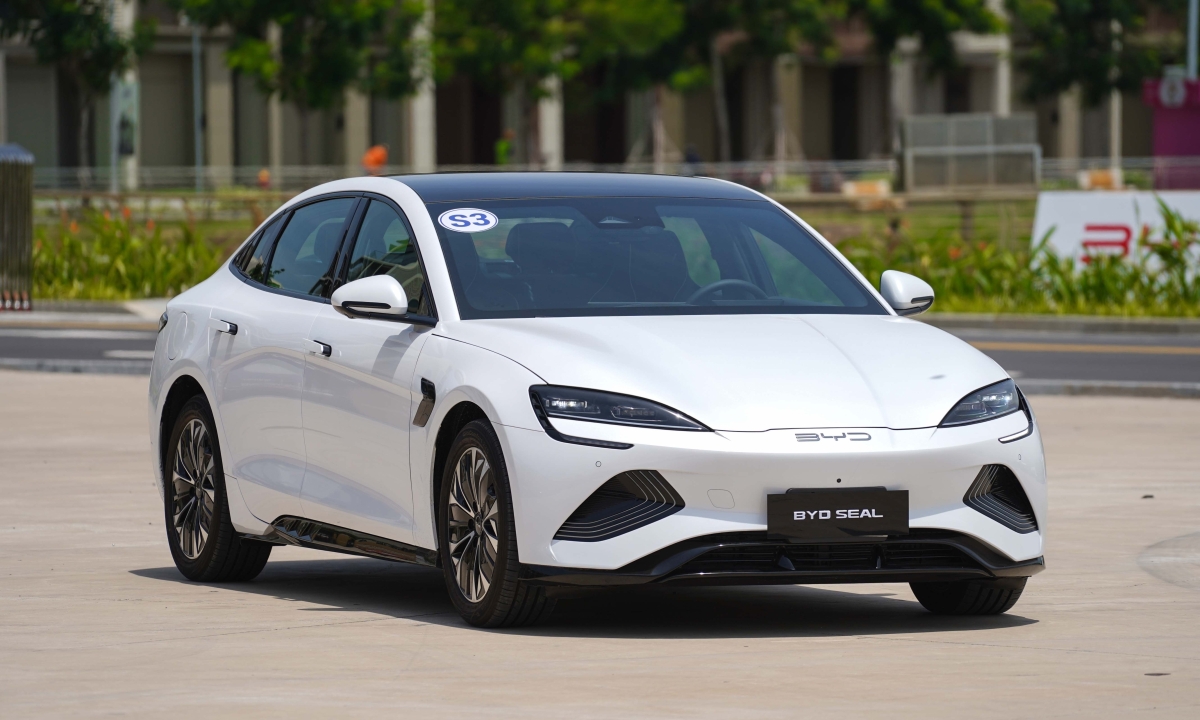 BYD lần đầu chiếm ngôi vua xe điện của Tesla