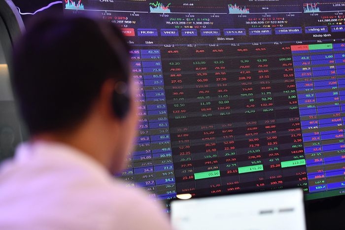 Khối lượng giao dịch trong ngày 1/6 lớn đã khiến cho hệ thống của HOSE quá tải nên phải đóng cửa phiên giao dịch chiều