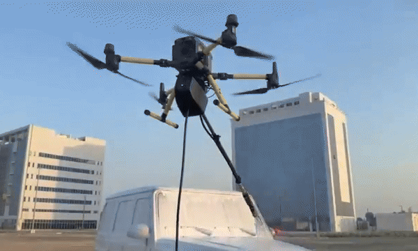 Rửa ôtô bằng drone