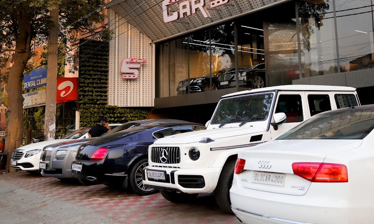 Ấn Độ kêu gọi người giàu 'hy sinh' mua ôtô điện thay vì xe sang