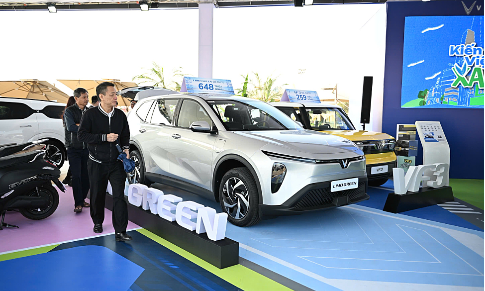 Doanh số VinFast xấp xỉ tổng ba hãng xe ngoại
