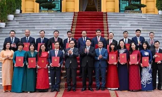 Chủ tịch nước Lương Cường trao quyết định bổ nhiệm 16 Đại sứ nhiệm kỳ 2025 - 2028