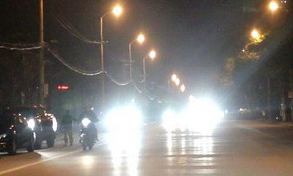 'Tài xế dùng đèn pha vô tội vạ phải bị phạt nguội'