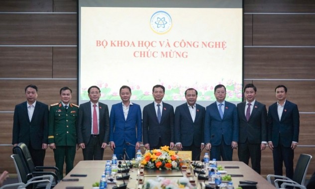 Bộ Khoa học và Công nghệ chúc mừng các đồng chí Ủy viên Trung ương Đảng trưởng thành từ ngành
