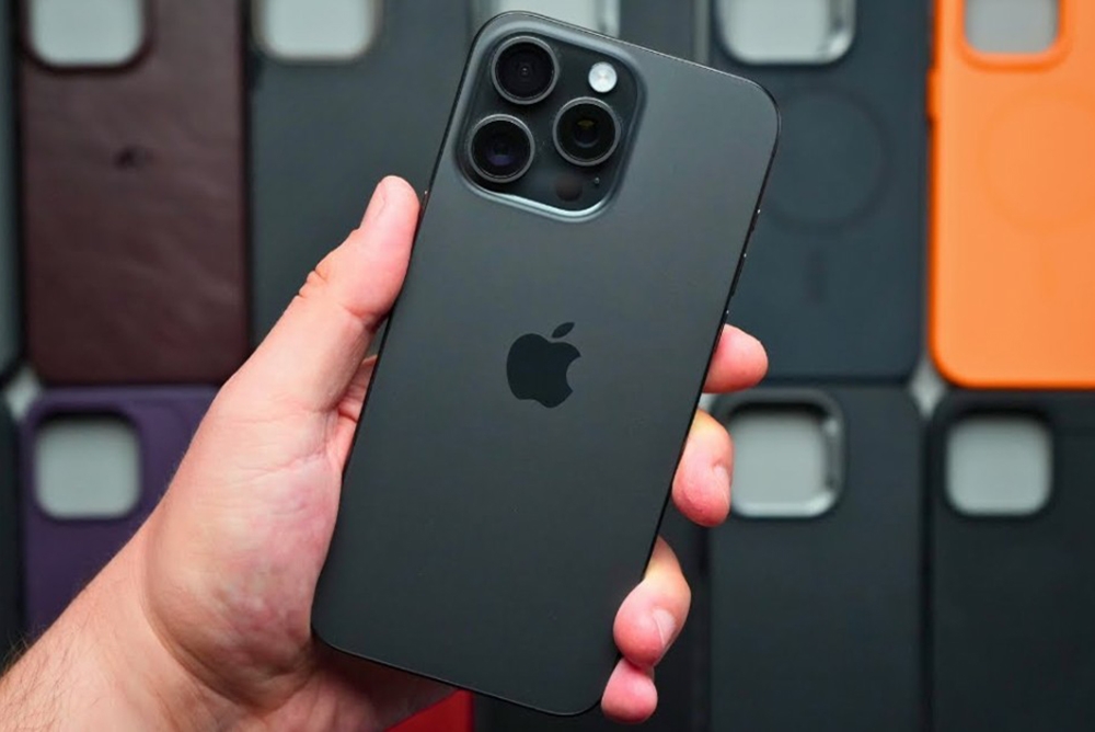 tiet kiem tien mua op lung gia re, nguoi dung iphone co the tra gia dat hinh anh 1