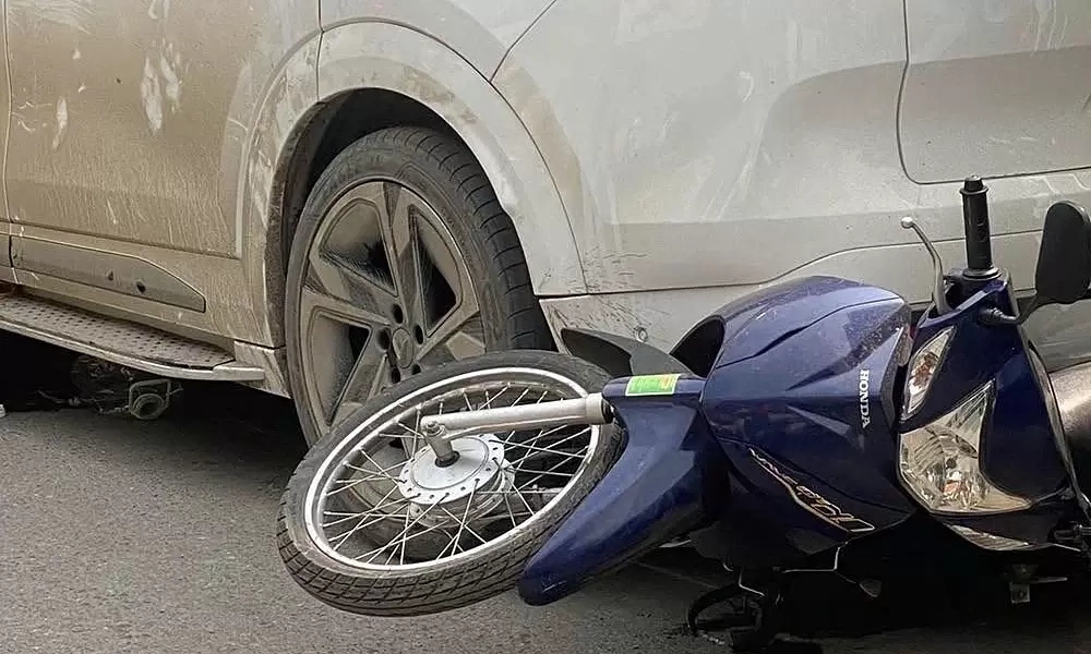 'Nguyên tắc sống còn: không đứng chờ trước, sau ôtô'