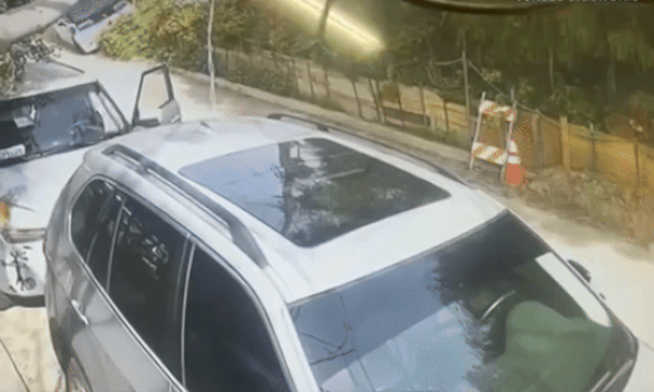 Tài xế gây tai nạn khi đang điều khiển xe tự lái