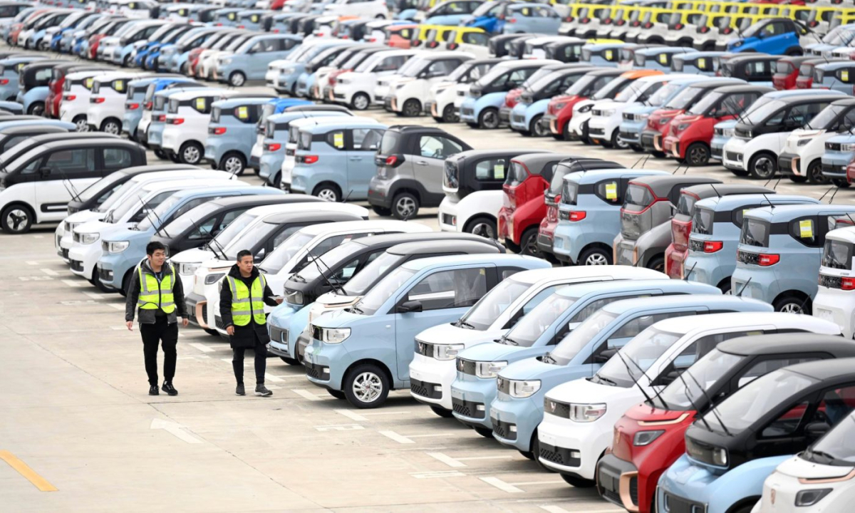 Trung Quốc vạch trần mạng lưới bôi nhọ xe điện