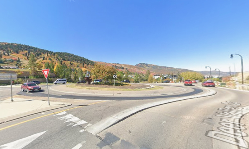 Bang Mỹ muốn qua vòng xoay phải bật xi-nhan