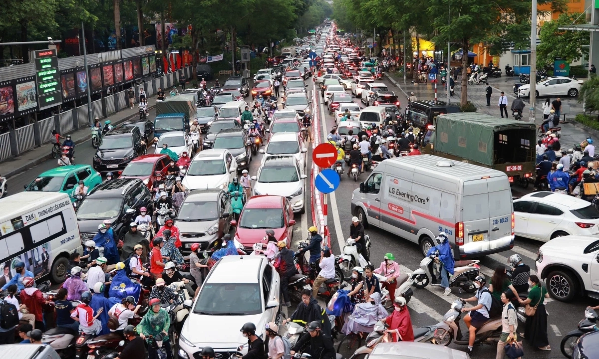 Thấy ngã tư ùn tắc vẫn cho xe đi vào có bị phạt không?