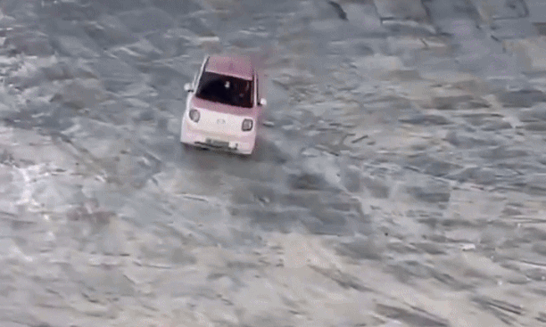 Ôtô trượt tự do trong 'chảo băng' - thú chơi xe xứ lạnh