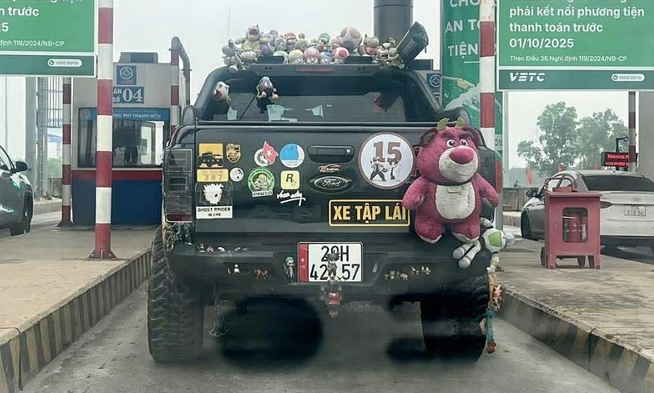 Gắn nhiều đồ chơi trên xe có bị phạt?