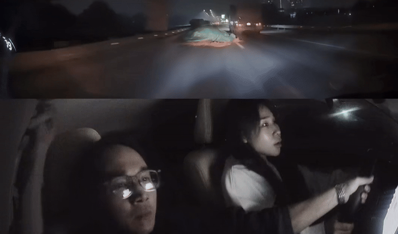 Thầy và trò thoát hiểm khi xe tập lái đâm 'núi rác' giữa cao tốc