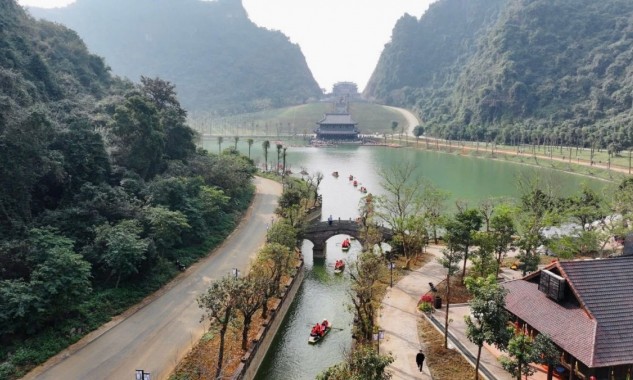 Hoàng Thùy Linh đắm chìm trong cảnh sắc tuyệt đẹp tại Ninh Bình