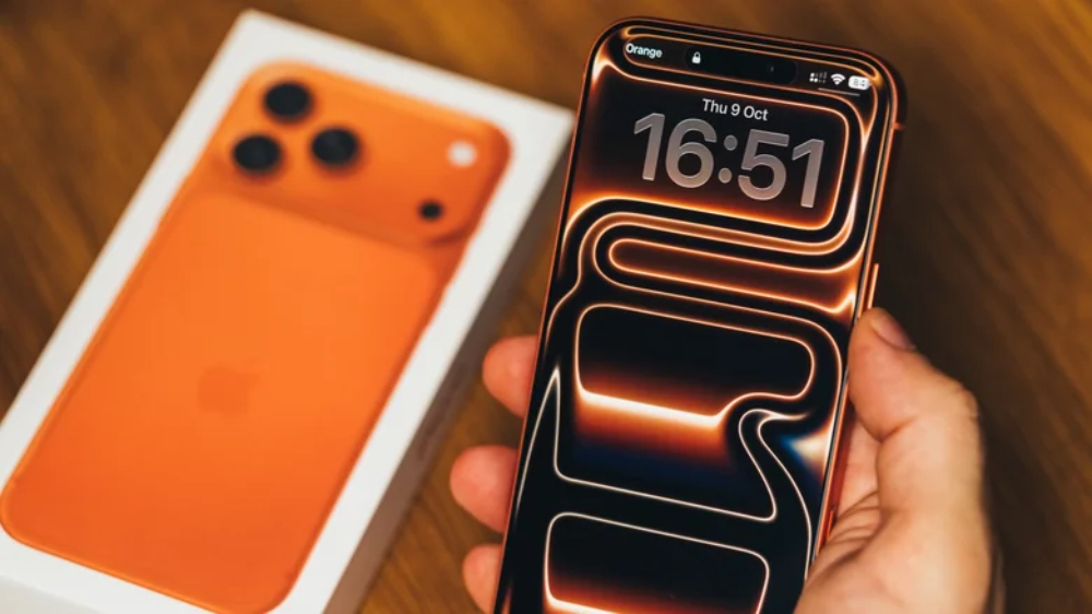 Dien thoai android pin 7.000 mah van lep ve truoc iphone 17 pro max hinh anh 1