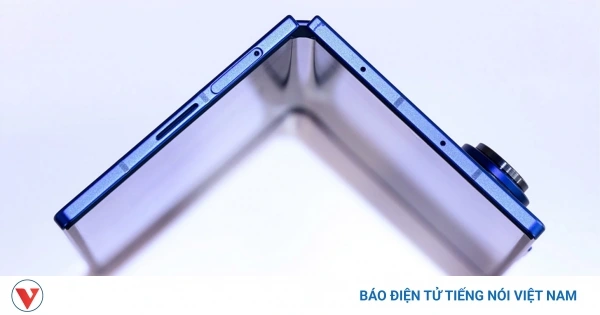 Quân bài mới của Samsung trước sức ép từ iPhone Fold của Apple