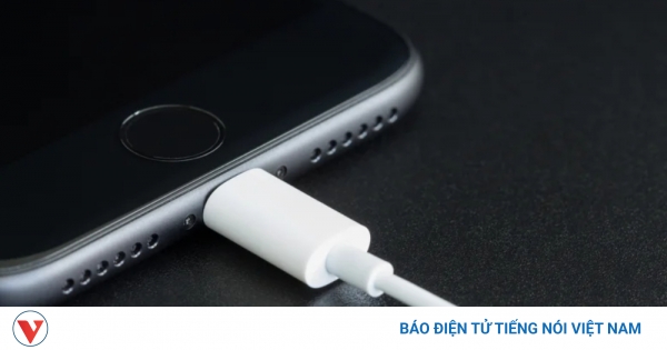 Cáp sạc Apple xuống màu theo thời gian do nhiệt, môi trường hay chất liệu?