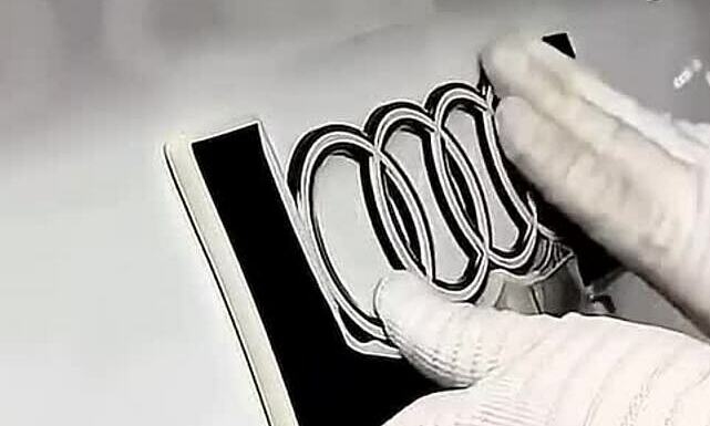 Cách gắn logo lên ôtô để vị trí chính xác 'trăm xe như một'