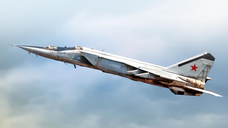 tu tu-160 den mig-25 - nhung sat thu thong tri bau troi cua nga hinh anh 5