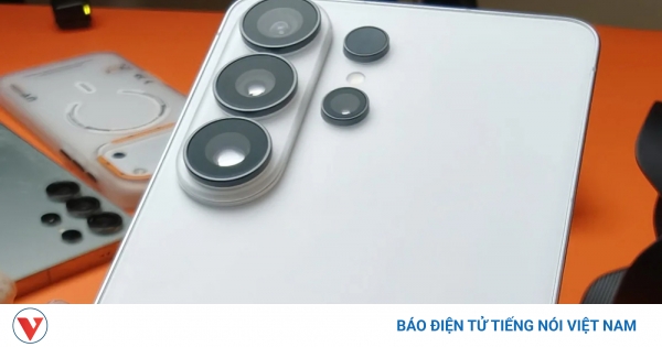 Vì sao Samsung mang camera lồi trở lại với Galaxy S26 Ultra?