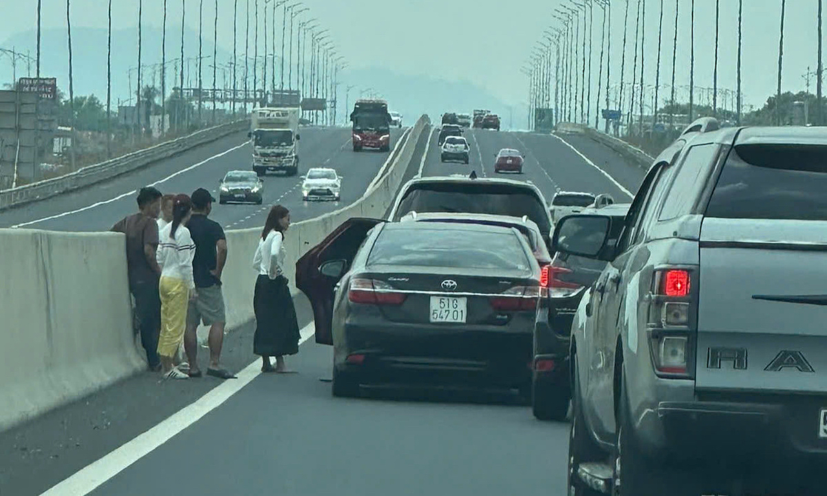 Lý do tai nạn liên hoàn chủ yếu xảy ra ở làn trái cao tốc