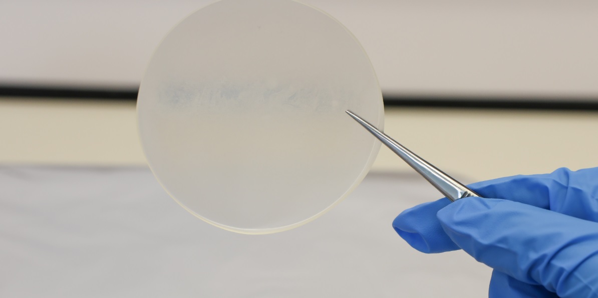 Đột phá nhựa làm từ sữa, phân hủy hoàn toàn trong 13 tuần