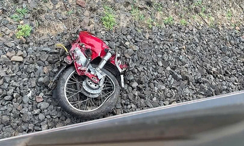 'Tâm lý nào khiến nhiều người vượt rào, coi thường tàu hỏa?'