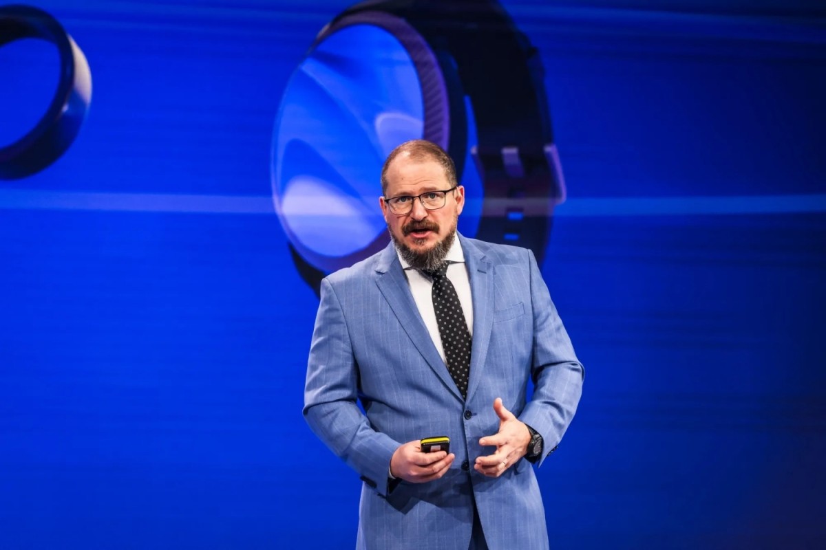 Ông Cristiano Amon phát biểu tại MWC Barcelona 2026 với chủ đề “Kiến trúc 6G trong kỷ nguyên AI”.