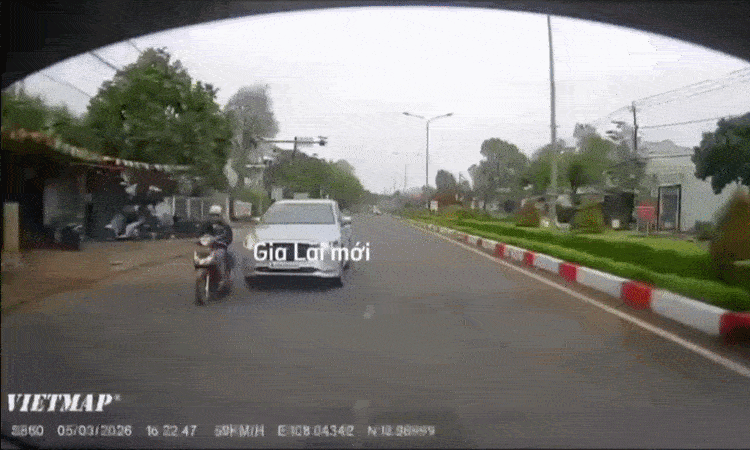 Tài xế tông ngã hai người đi xe máy rồi bỏ chạy