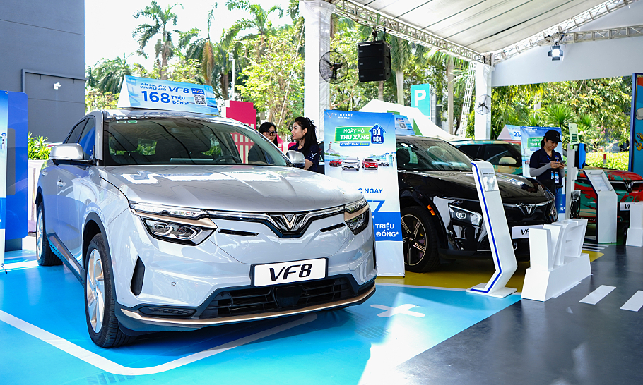 Vingroup hỗ trợ người dùng 'thu xăng - đổi điện'