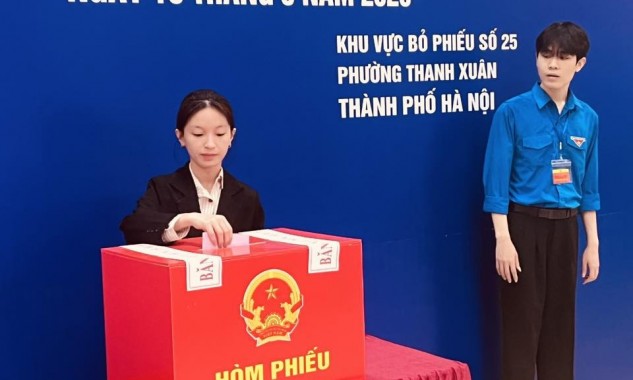 Giảng viên, cán bộ và sinh viên Trường ĐH KHXH&NV tham gia ngày hội bầu cử