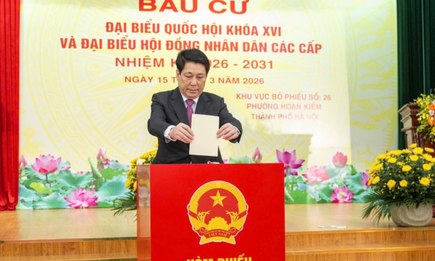 Chủ tịch nước Lương Cường cùng các đại biểu và cử tri Hà Nội tham gia ngày hội bầu cử