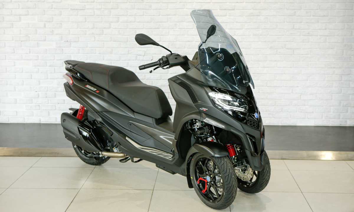 Piaggio MP3 mới về Việt Nam, giá 340 triệu đồng