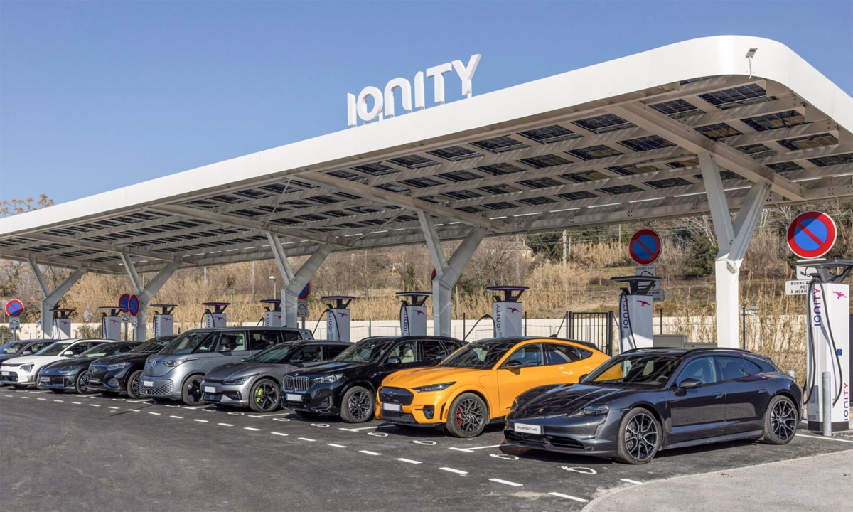 Chủ xe điện có thể phải nộp tiền sửa chữa đường cao tốc