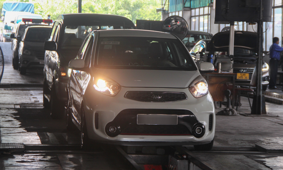 Chuyên gia: Đạp hết ga khi kiểm định khí thải không hại xe