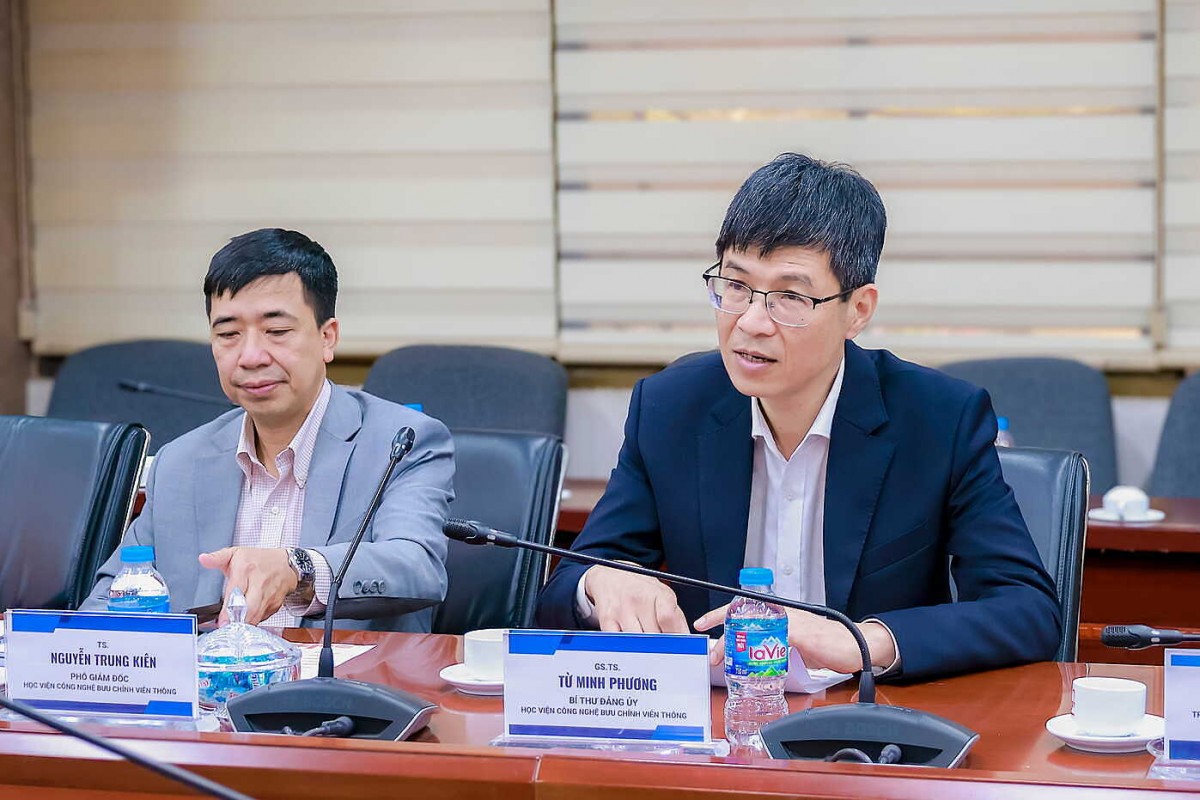 GS.TS. Từ Minh Phương - Bí thư Đảng ủy, Chủ tịch Hội đồng PTIT chia sẻ tại sự kiện. Ảnh: FPT GS.TS. Từ Minh Phương - Bí thư Đảng ủy, Chủ tịch Hội đồng PTIT chia sẻ tại sự kiện. Ảnh: FPT