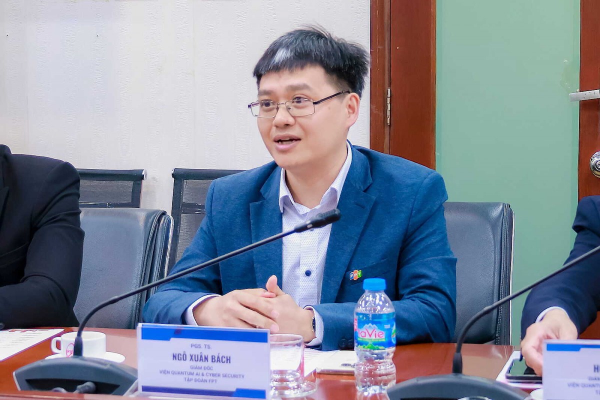 PGS.TS. Ngô Xuân Bách - Giám đốc QACI, Tập đoàn FPT chia sẻ tại sự kiện. Ảnh: FPT PGS.TS. Ngô Xuân Bách - Giám đốc QACI, Tập đoàn FPT chia sẻ tại sự kiện. Ảnh: FPT