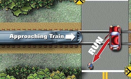 Cách đúng để thoát thân khi xe mắc kẹt trên đường ray