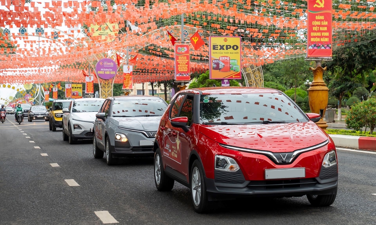 VinFast hoàn tất hơn 3.500 đơn ôtô điện trong một ngày