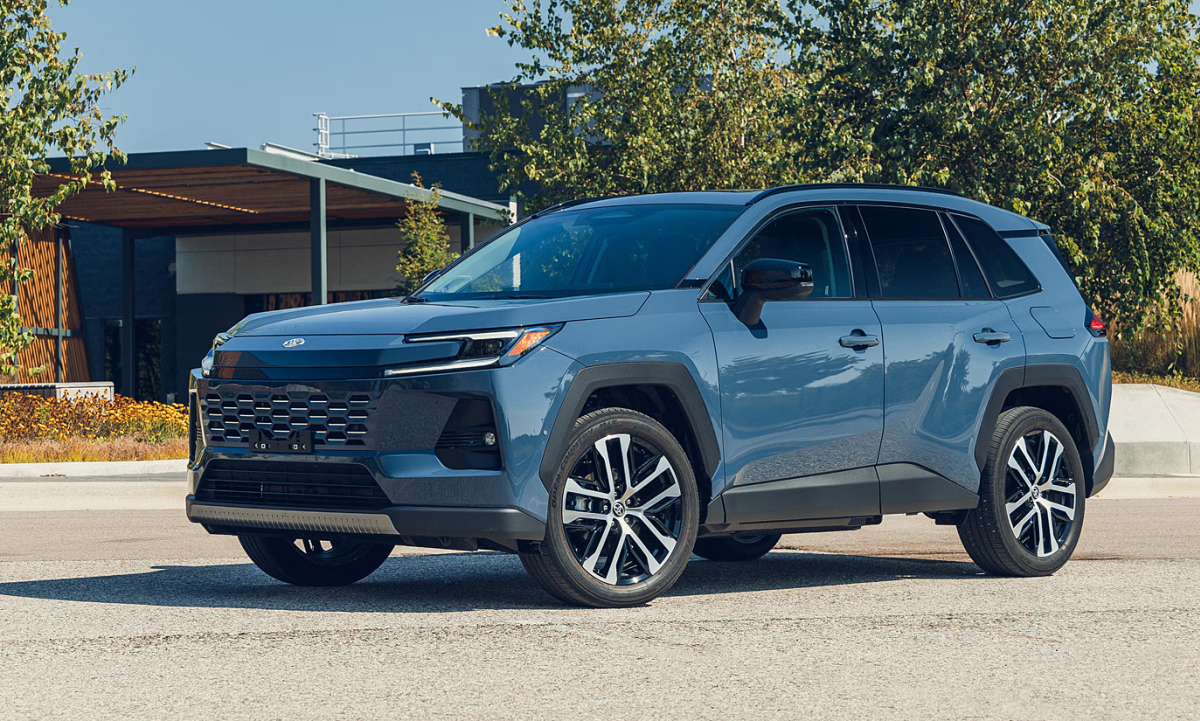 Sản lượng toàn cầu của Toyota giảm tháng thứ 4 liên tiếp