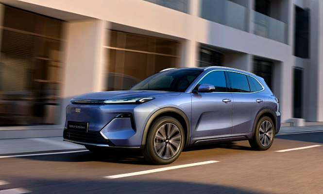 Geely EX5 EM-i đạt ba kỷ lục Việt Nam